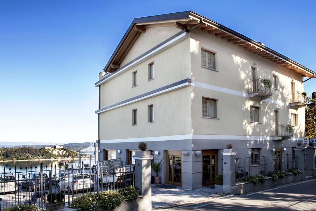 Hotel Ristorante San Carlo Arona Zewnętrze zdjęcie