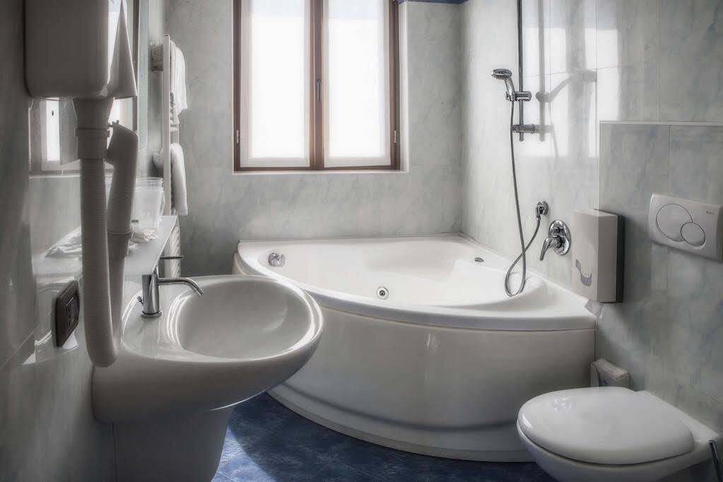 Hotel Ristorante San Carlo Arona Zewnętrze zdjęcie